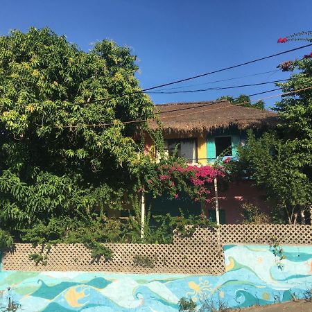 Confetti House Hotel Куи Нхон Екстериор снимка