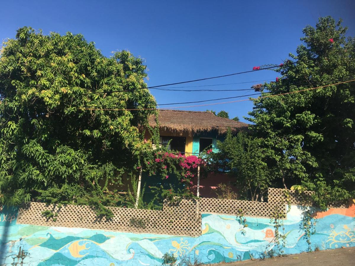 Confetti House Hotel Куи Нхон Екстериор снимка